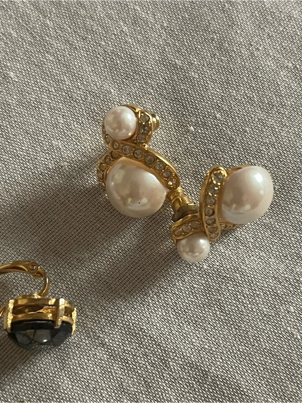 Mixed Pearl and Metal Women's Earring Set - Gold & Silver Tones 18 pairs